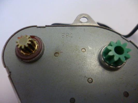 572D520P038 - Side View